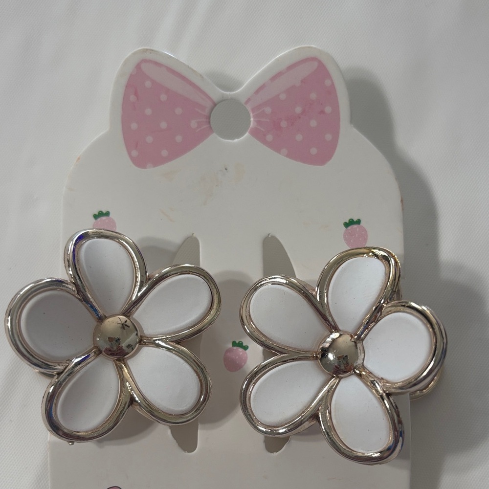 White Flower Hair Clips (1 Pair)